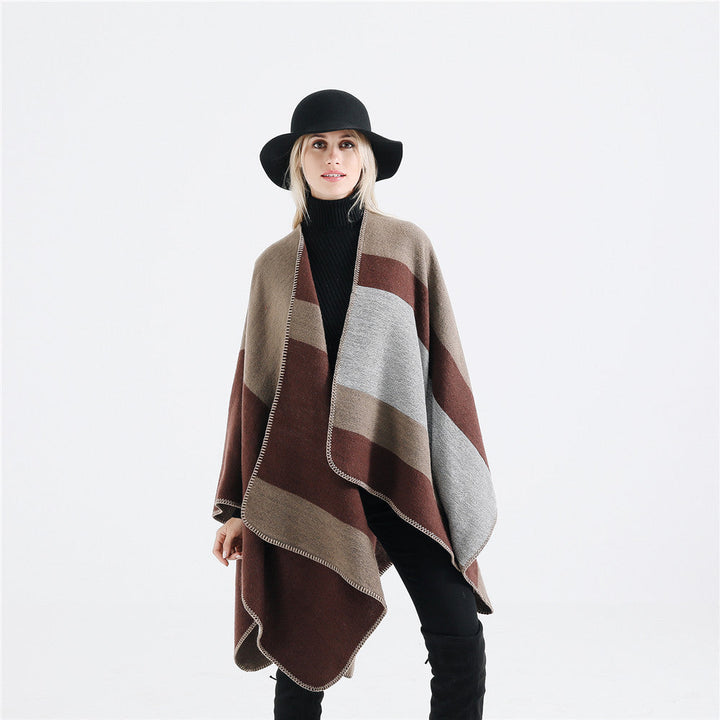 Dam Elegant Oversized Poncho av Högkvalitativt Material med Modernt Randmönster Mirla-Eva Jonsson