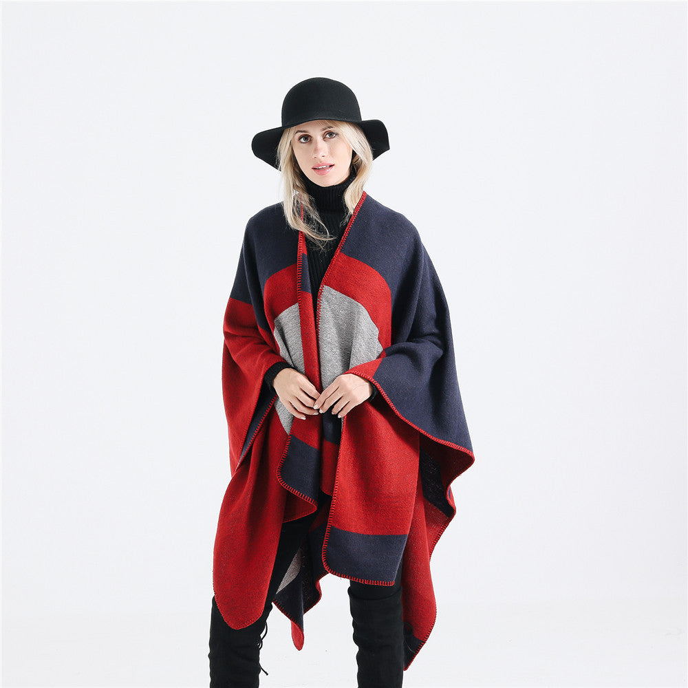 Dam Elegant Oversized Poncho av Högkvalitativt Material med Modernt Randmönster Mirla-Eva Jonsson