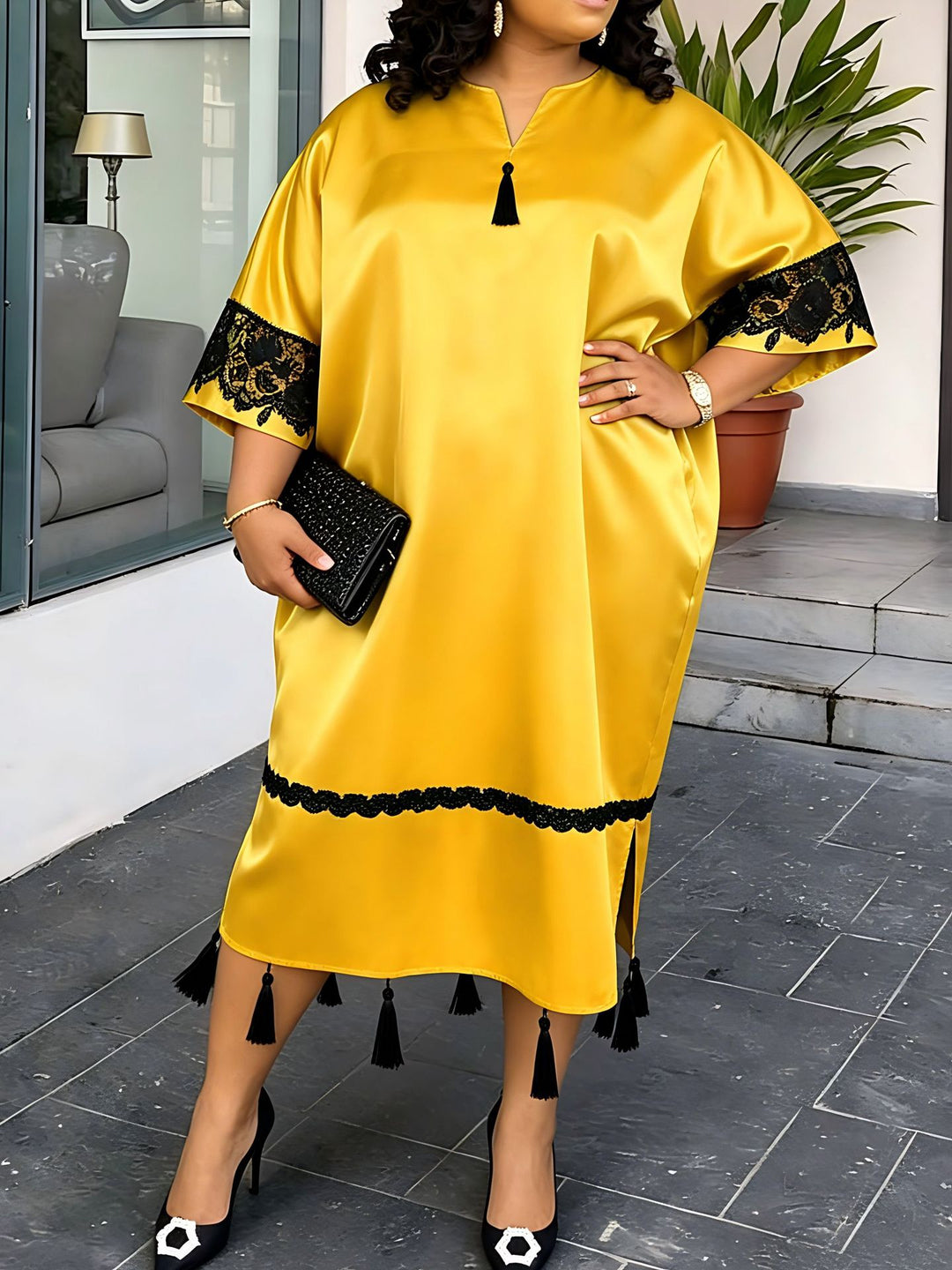 Dam Elegant Satin-Kaftanrobe med spetsaccenter Mirla-Eva Jonsson