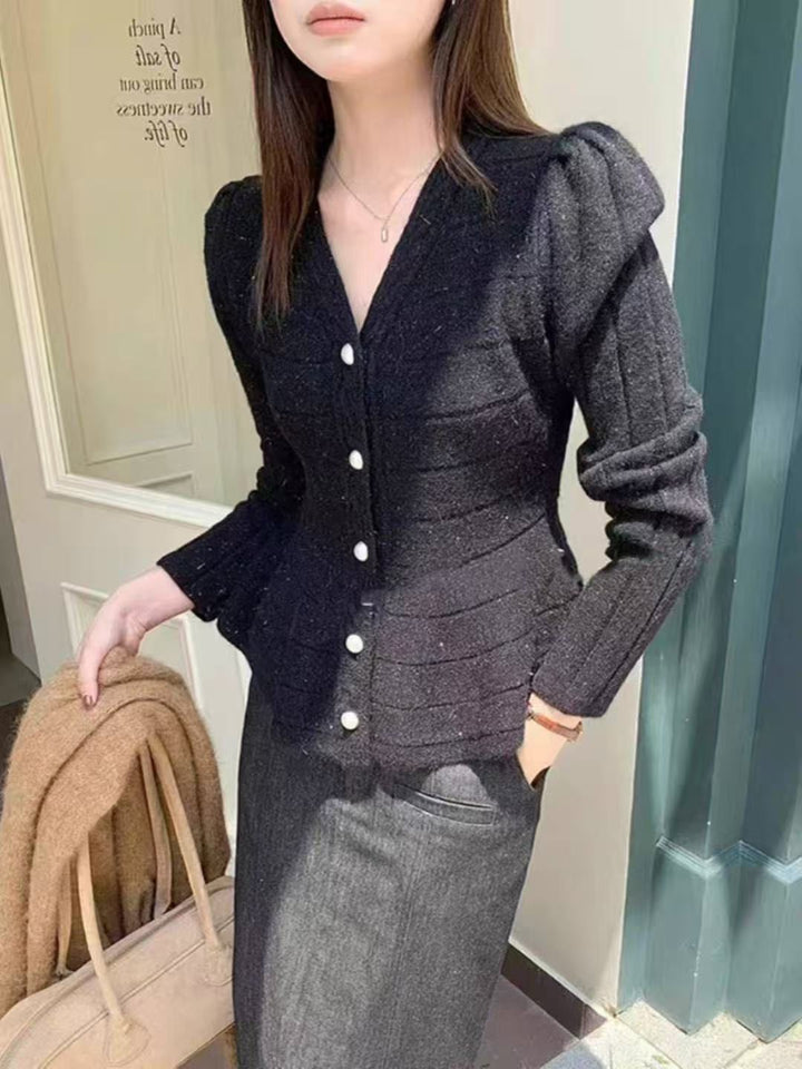Dam Elegant Stickad Jacka med Strukturerad Design och Feminina Puffärmar Mirla-Eva Jonsson