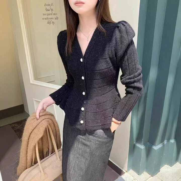 Dam Elegant Stickad Jacka med Strukturerad Design och Feminina Puffärmar Mirla-Eva Jonsson