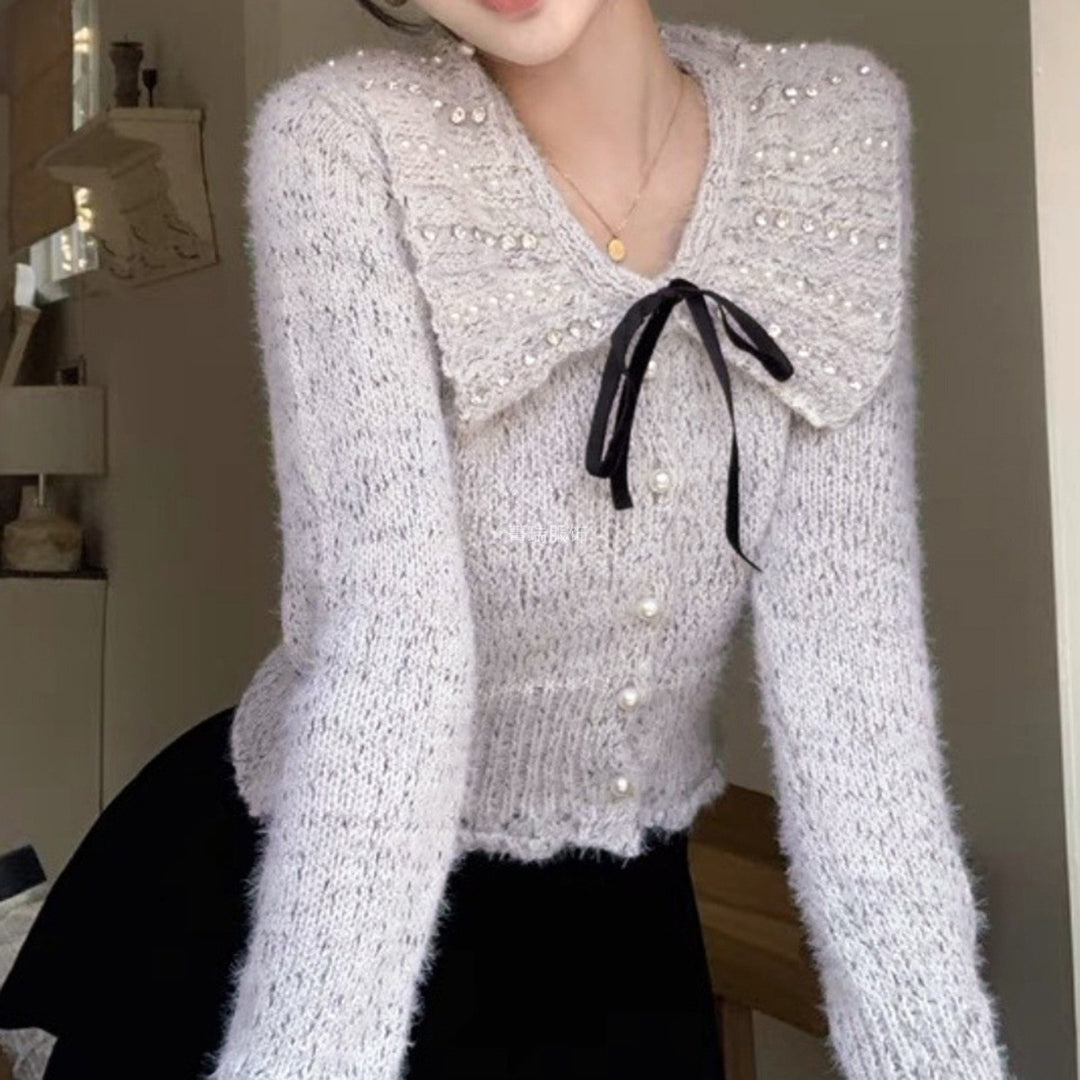 Dam Elegant Stickad Topp med Volangkrage och Dekorativa Pärlor Mirla-Eva Jonsson
