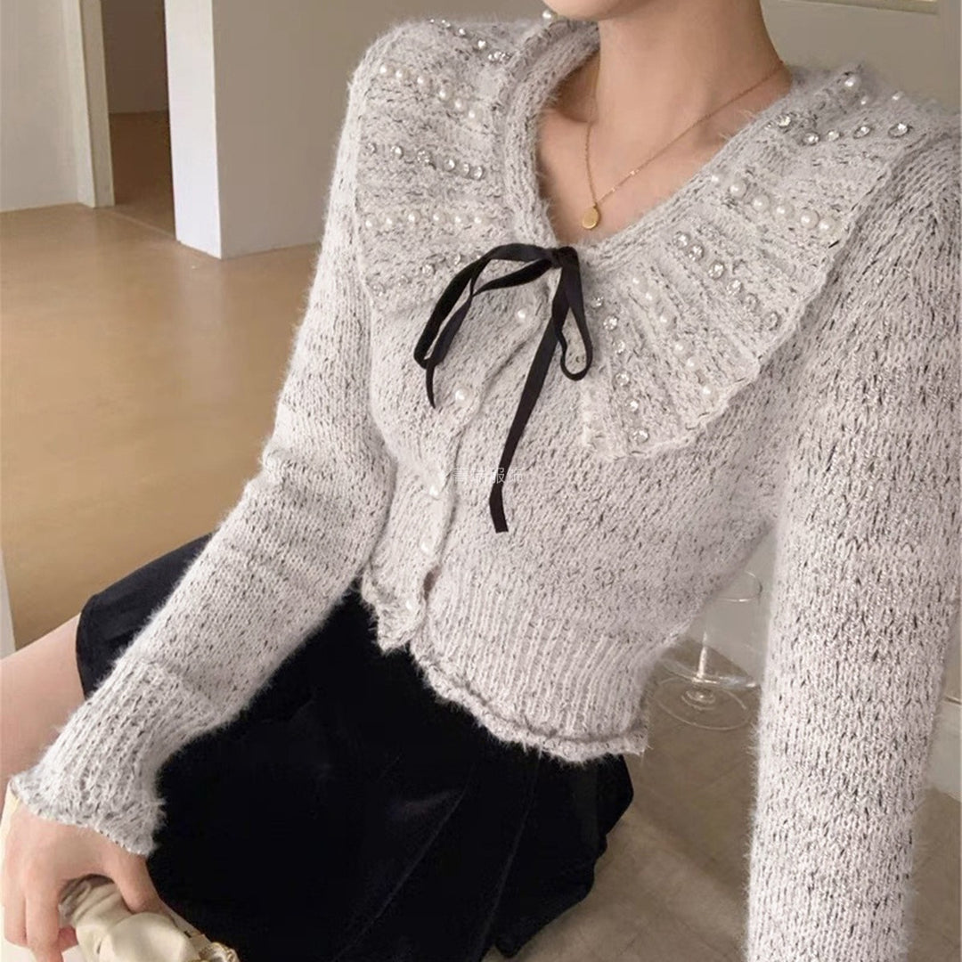 Dam Elegant Stickad Topp med Volangkrage och Dekorativa Pärlor Mirla-Eva Jonsson