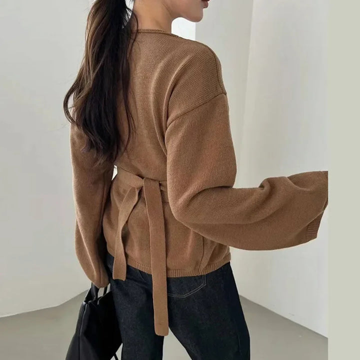Dam Elegant Stickmantel med V-wrapdesign Mirla-Eva Jonsson