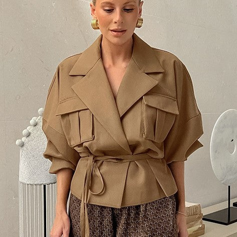 Dam Elegant Utility-jacka med midjebälte och praktiska fickor Eva Jonsson-Eva Jonsson