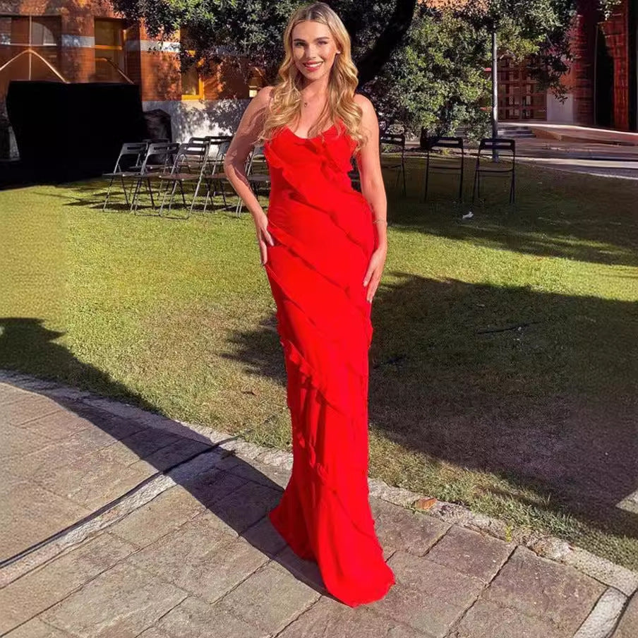 Dam Elegant kvällsklänning med kroppsnära skärning och djup V-ringning Mirla-Eva Jonsson