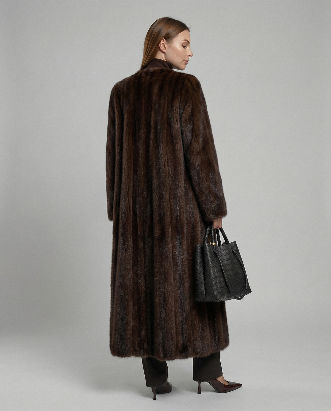 Dam Faux Fur Jacka med Elegant Skärning & Hög Krage | Mirla-Eva Jonsson