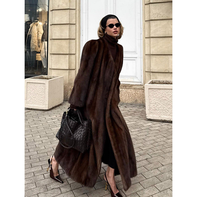 Dam Faux Fur Jacka med Elegant Skärning & Hög Krage | Mirla-Eva Jonsson
