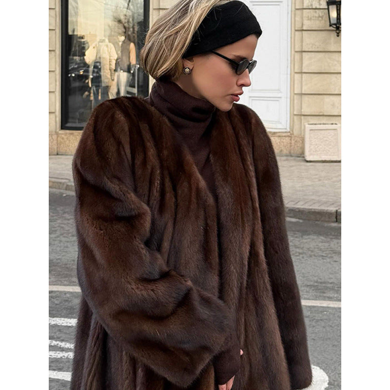 Dam Faux Fur Jacka med Elegant Skärning & Hög Krage | Mirla-Eva Jonsson