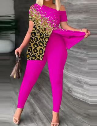 Dam Figurformad Jumpsuit med Off-Shoulder Design och Glamourösa Accenter Mirla-Eva Jonsson