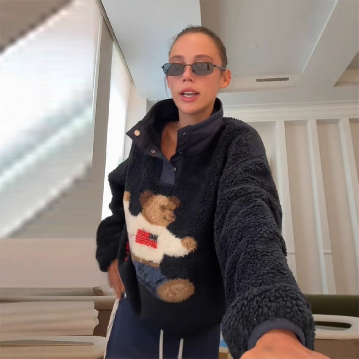 Dam Fluffy Tröja med Unikt Djurmotiv Mirla-Eva Jonsson