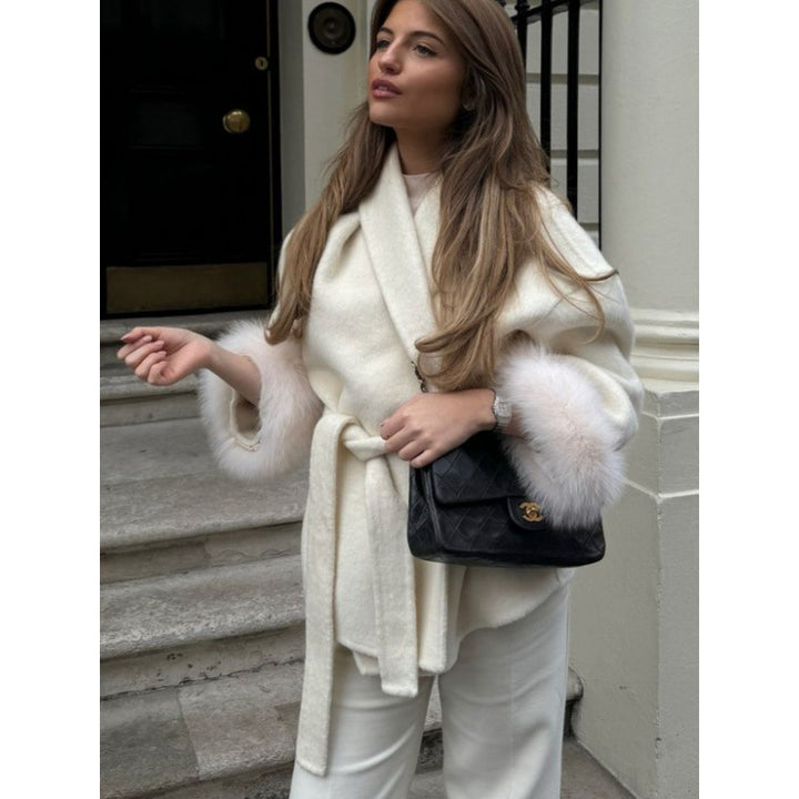 Dam Fuzzi-Robenjacka med elegant bälte och lyxiga ärmar i plysch Eva Jonsson-Eva Jonsson