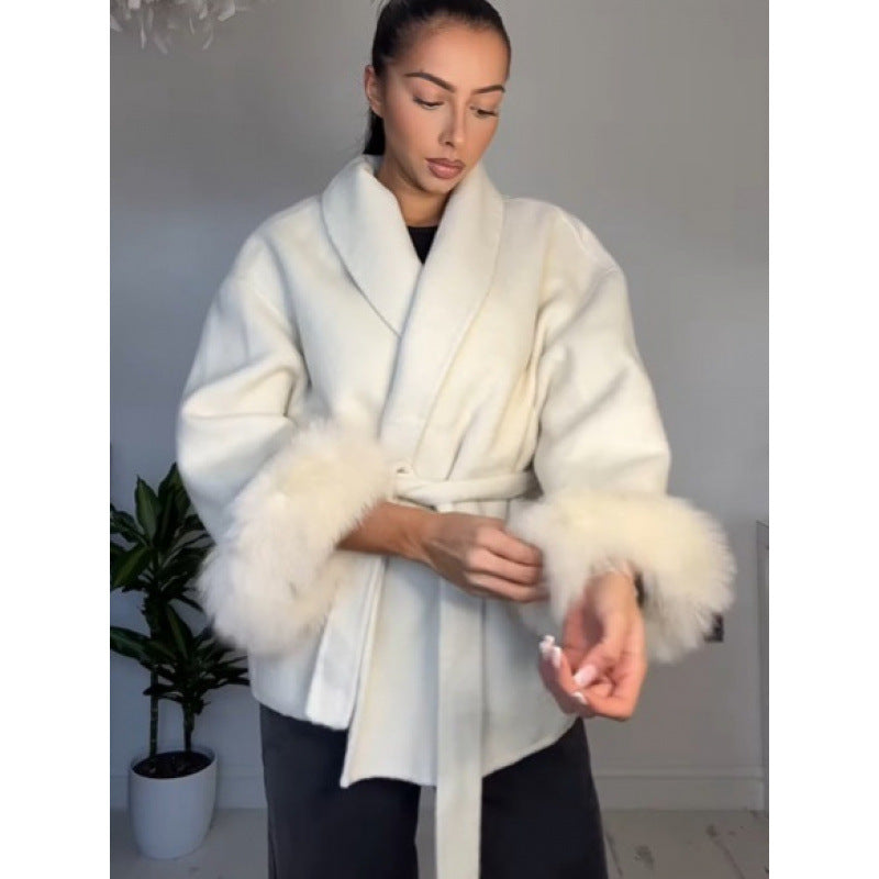 Dam Fuzzi-Robenjacka med elegant bälte och lyxiga ärmar i plysch Eva Jonsson-Eva Jonsson