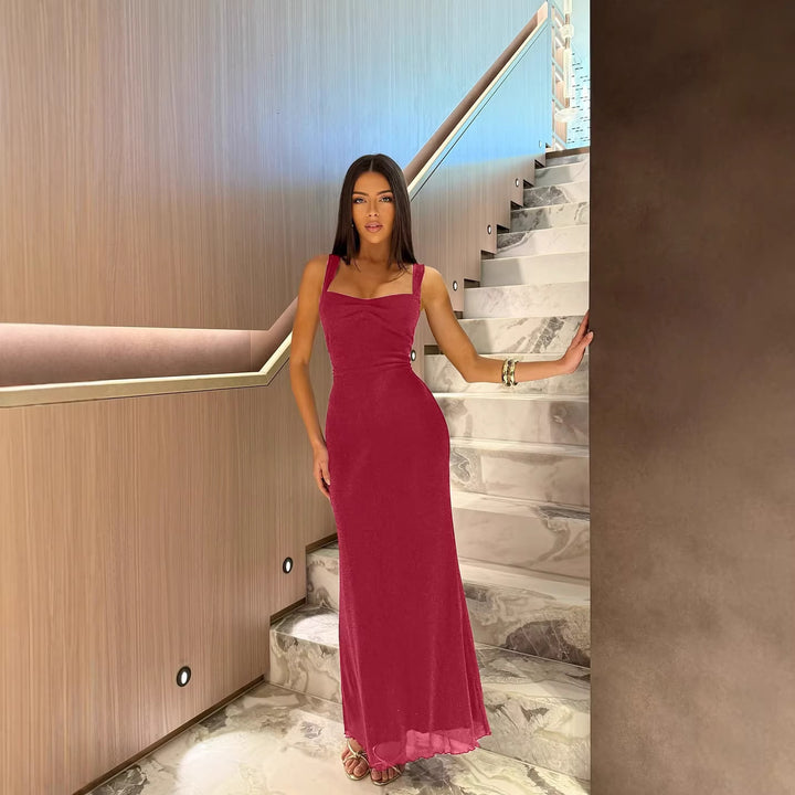 Dam Glittrande Maxiklänning med Carmen-urringning och figursydd skärning Mirla-Eva Jonsson