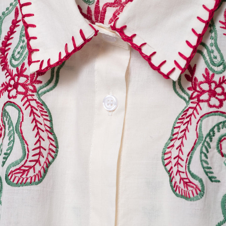 Dam Hemdblus med konstfulla broderier Mirla-Eva Jonsson