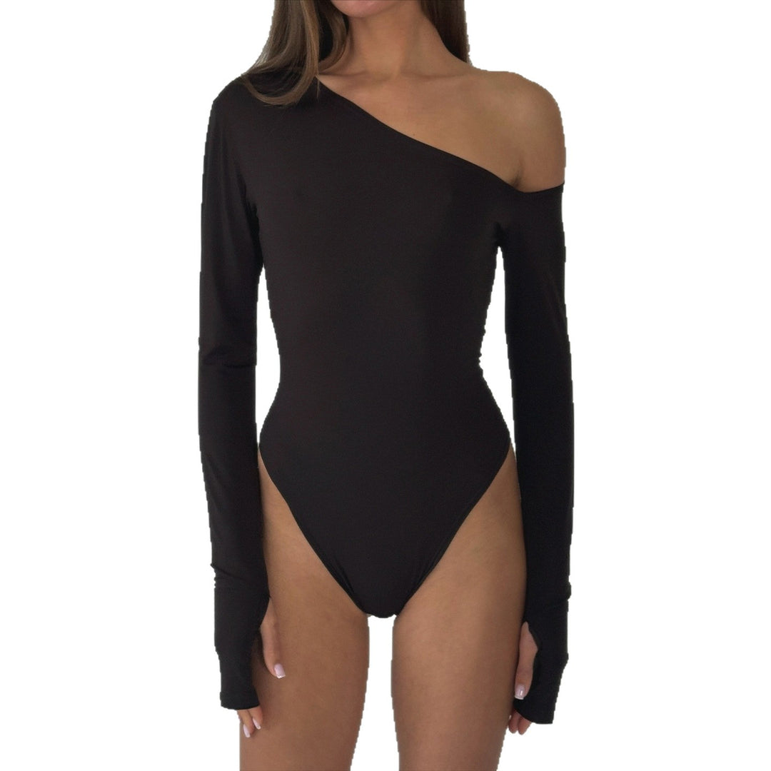 Dam Hö långärmad bodysuit med snygg off-shoulder design och figurnära siluett Mirla-Eva Jonsson