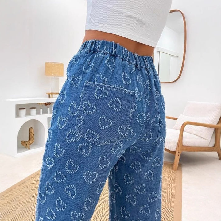 Dam Högmidjade Jeans med unikt hjärtmönster och bekväm passform-Eva Jonsson