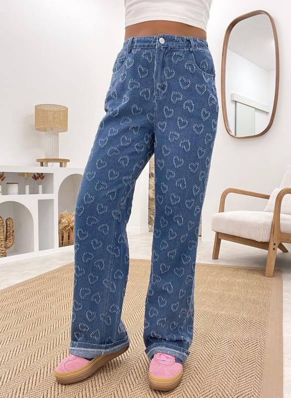 Dam Högmidjade Jeans med unikt hjärtmönster och bekväm passform-Eva Jonsson