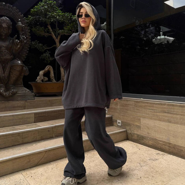 Dam Hoodie och joggingset med avslappnad passform Mirla-Eva Jonsson