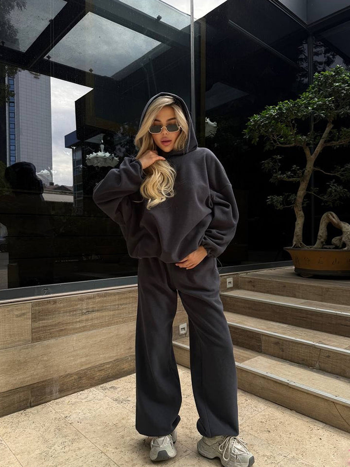 Dam Hoodie och joggingset med avslappnad passform Mirla-Eva Jonsson