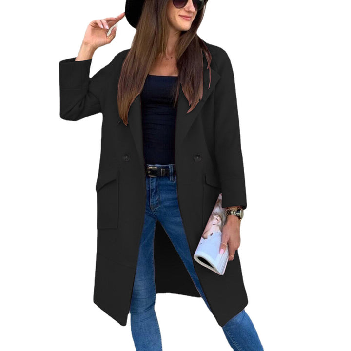 Dam K elegant trenchcoat med dubbel knapprad och praktiska fickor Mirla-Eva Jonsson