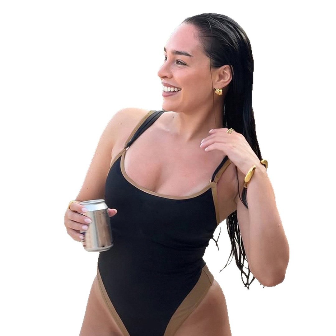 Dam Kookar bikini med modern skärning och generös benöppning Mirla-Eva Jonsson