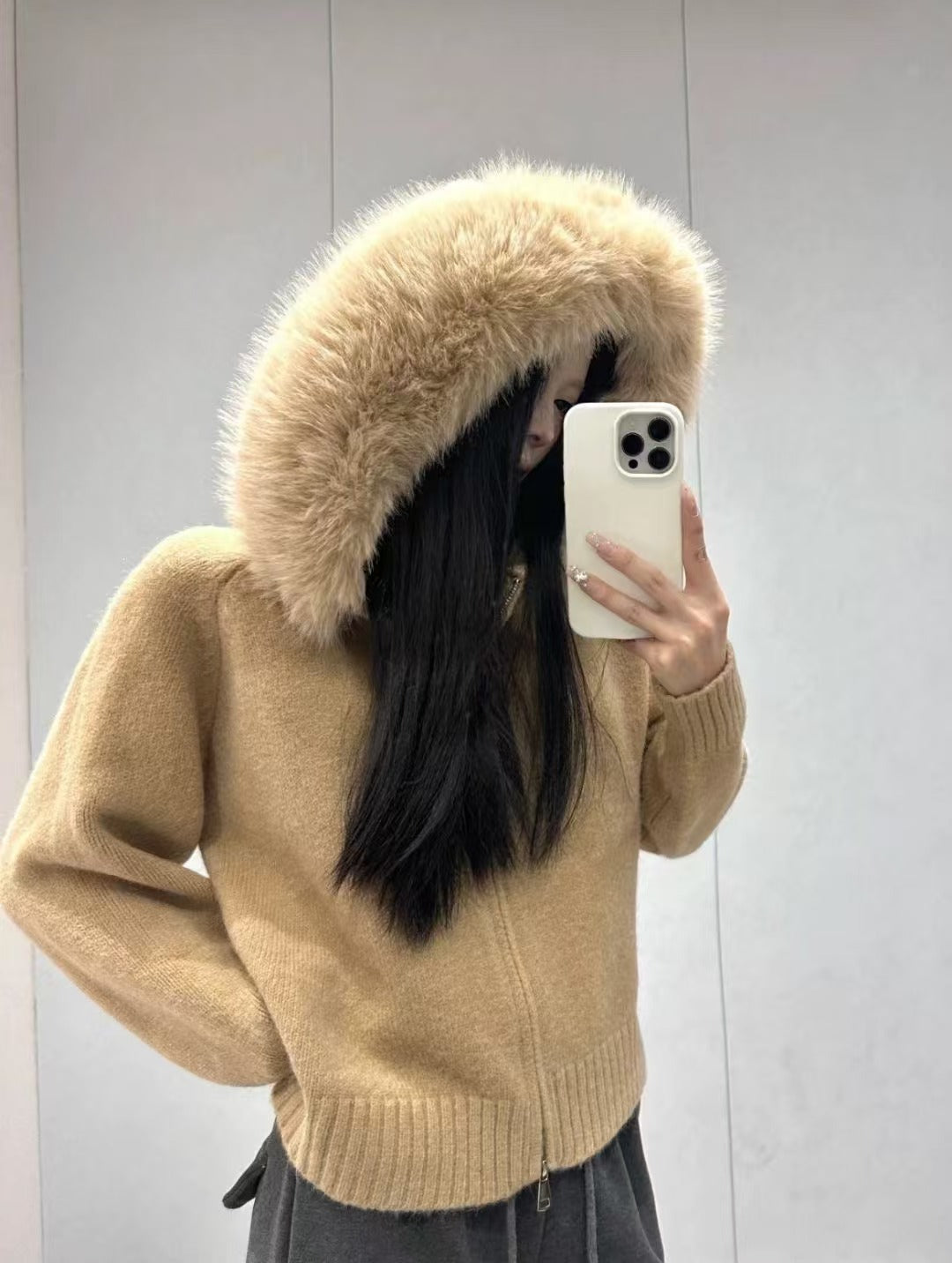 Dam Kramig Hoodie med attraktiv pälskrage Eva Jonsson-Eva Jonsson