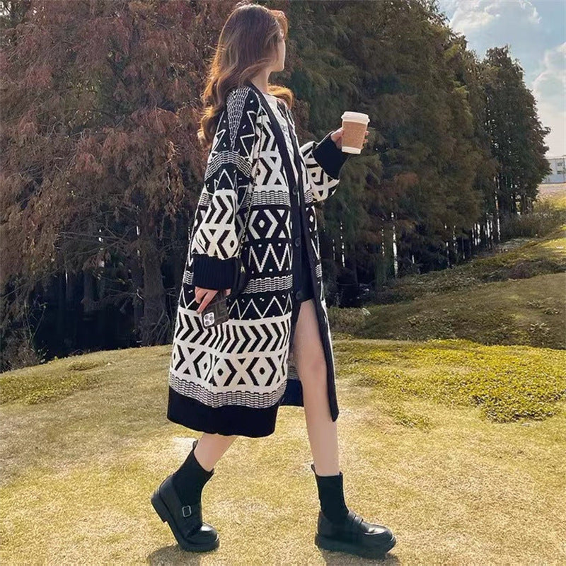 Dam Lång Cardigan med Grafisk Design och Djupa Fickor Mirla-Eva Jonsson