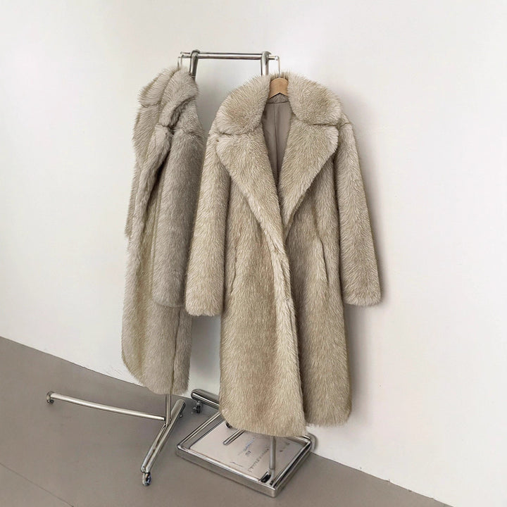 Dam Långhårskappa i Elegant Stil med Lång Design | Mirla-Eva Jonsson