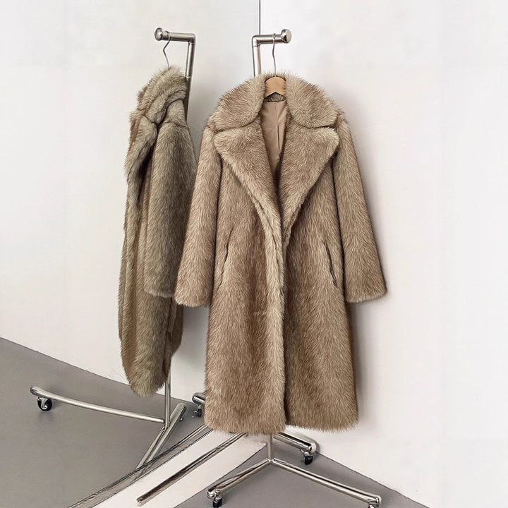 Dam Långhårskappa i Elegant Stil med Lång Design | Mirla-Eva Jonsson