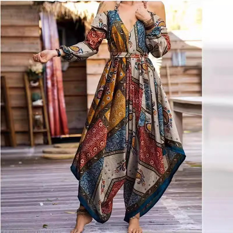 Dam Långt omslagklänning med lekfullt mönster och off-shoulder design Mirla-Eva Jonsson