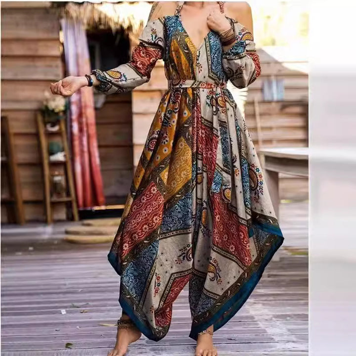 Dam Långt omslagklänning med lekfullt mönster och off-shoulder design Mirla-Eva Jonsson