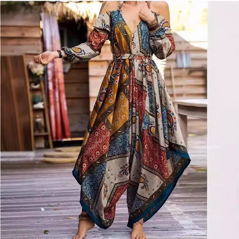 Dam Långt omslagklänning med lekfullt mönster och off-shoulder design Mirla-Eva Jonsson