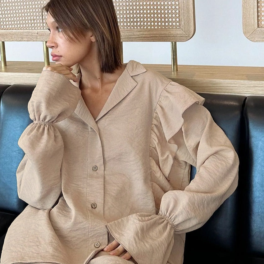 Dam Loungewear Set med eleganta volangdetaljer Mirla-Eva Jonsson