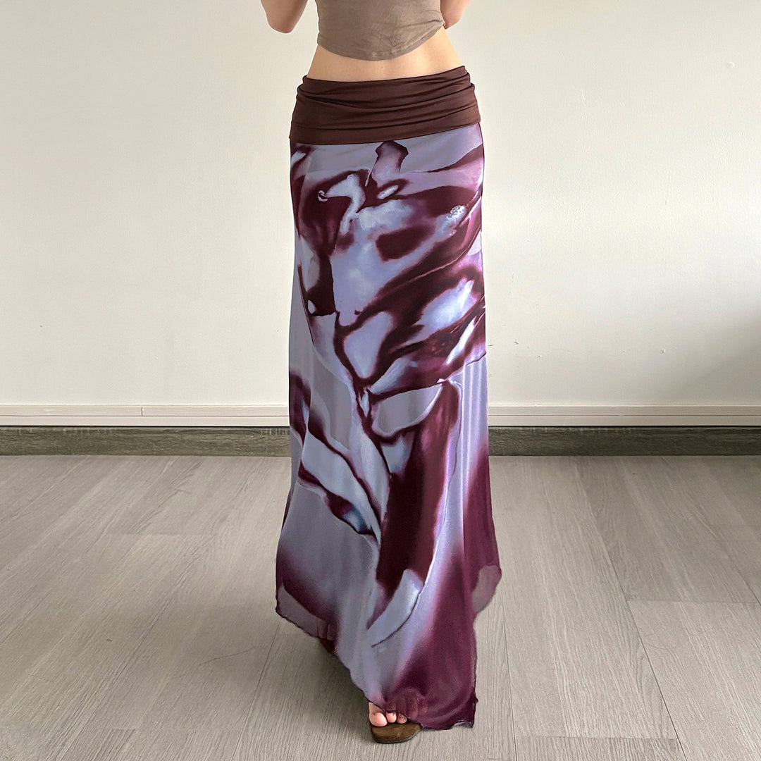 Dam Maxi Kjol med asymmetrisk skärning och floral dekoration Mirla-Eva Jonsson