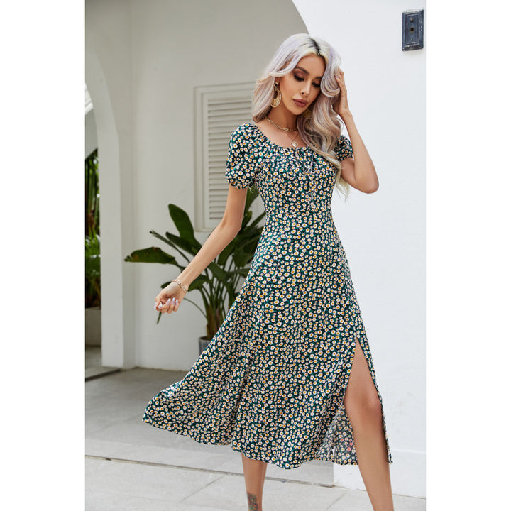 Dam Maxi dress med lekfull design i blommor och sidoflik-Eva Jonsson