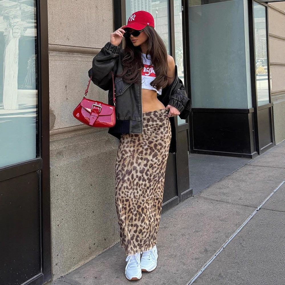 Dam Maxi kjol med elegant leopardtryck och hög slits Mirla-Eva Jonsson