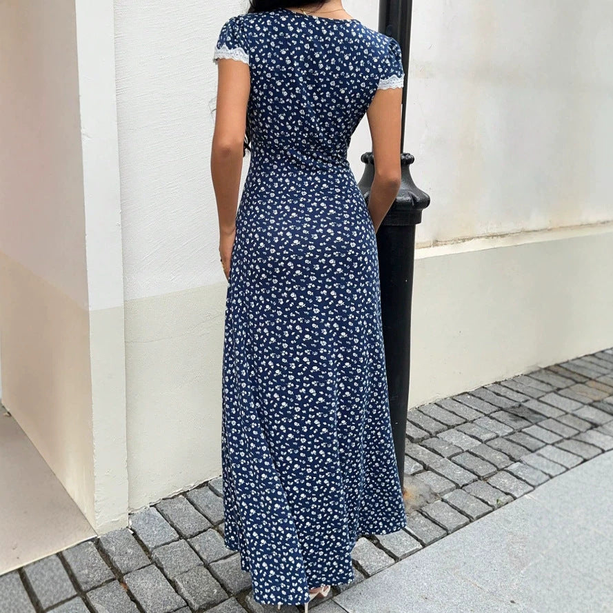 Dam Maxi klänning med blommigt mönster och elegant spetsdetalj Mirla-Eva Jonsson