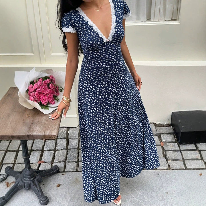 Dam Maxi klänning med blommigt mönster och elegant spetsdetalj Mirla-Eva Jonsson