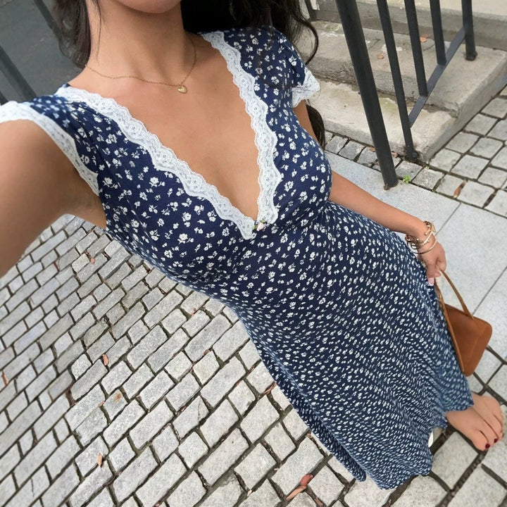 Dam Maxi klänning med blommigt mönster och elegant spetsdetalj Mirla-Eva Jonsson