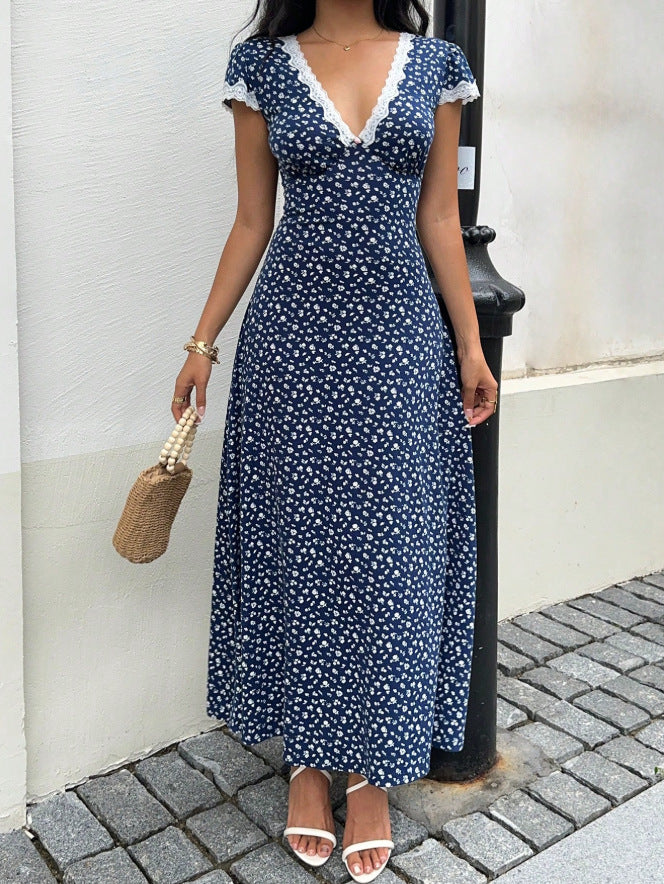 Dam Maxi klänning med blommigt mönster och elegant spetsdetalj Mirla-Eva Jonsson