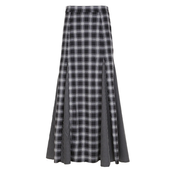 Dam Maxi skirt with modern checkered pattern and elegant slit design Mirla-Eva Jonsson
