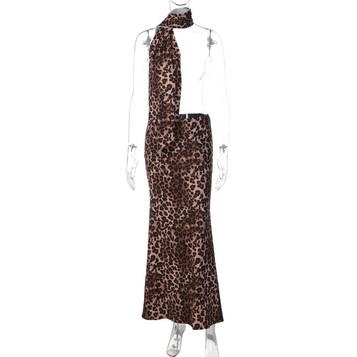 Dam Maxiklänning med trendigt leopardmönster och stiligt halsduk Mirla-Eva Jonsson