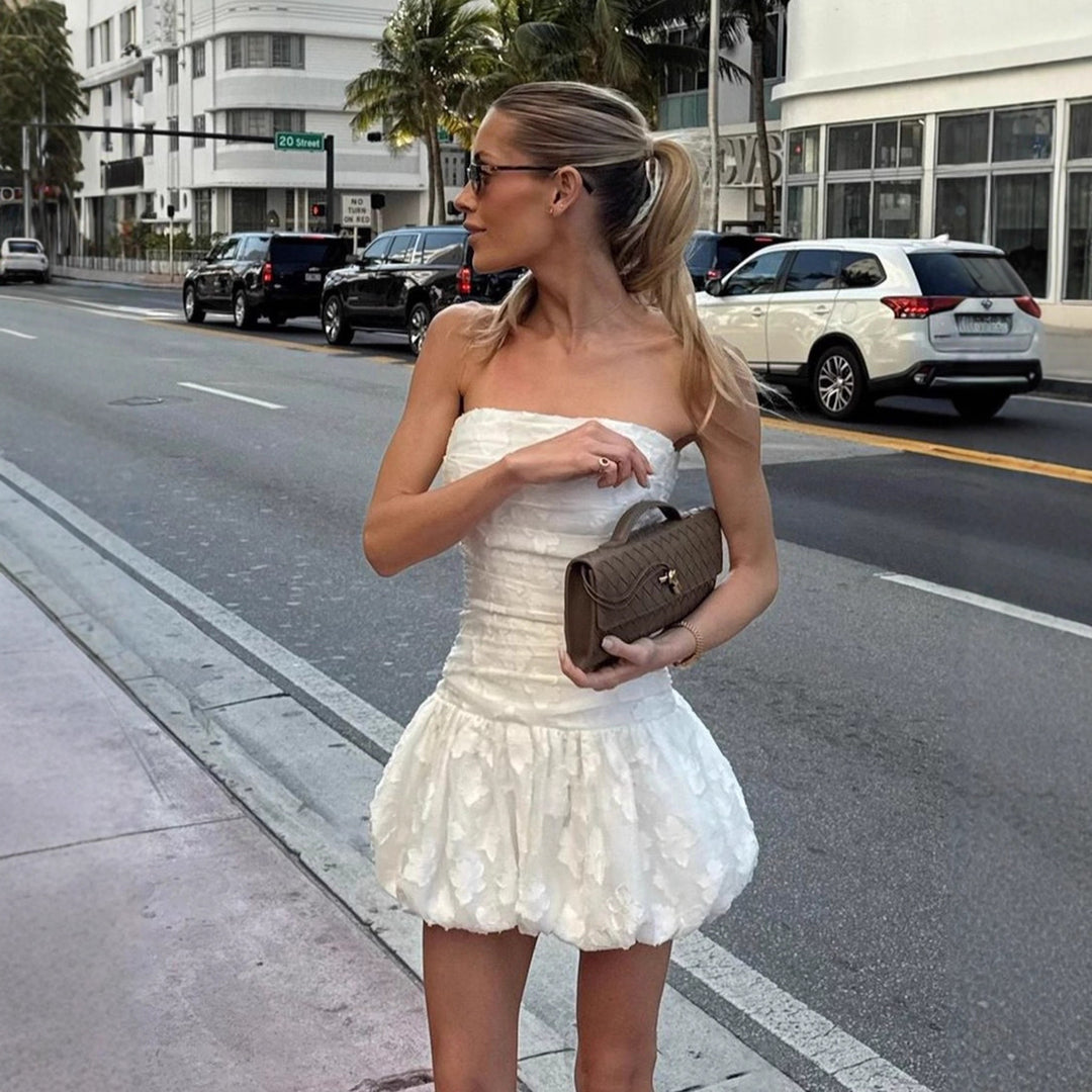 Dam Mini-bollklänning med ärmlös design och voluminös kjol Mirla-Eva Jonsson