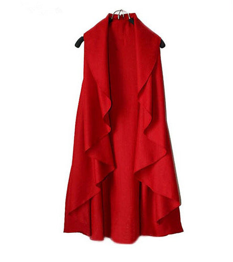 Dam Mode Cape-mantel med stor krage och asymmetrisk fåll Mirla-Eva Jonsson