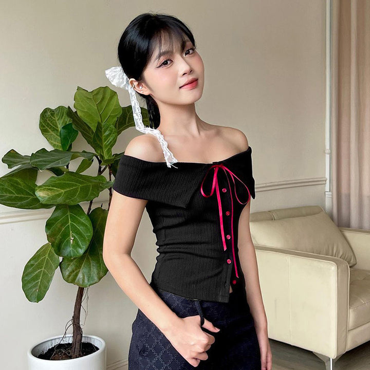 Dam Off-Shoulder Blus med kontrastknappar och midjeband Mirla-Eva Jonsson