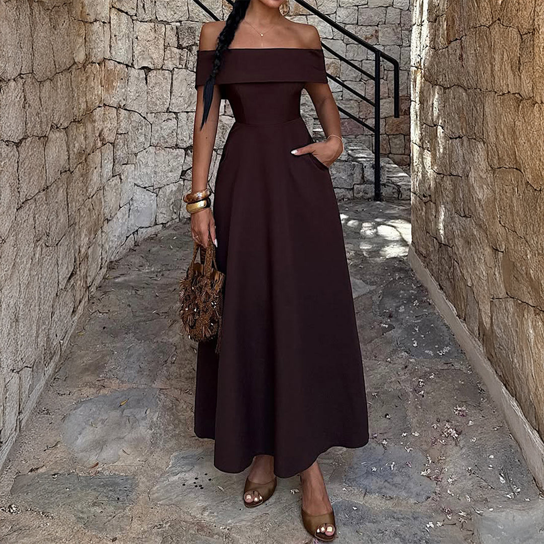 Dam Off-Shoulder Maxiklänning med fickor och elegant silhuett Mirla-Eva Jonsson