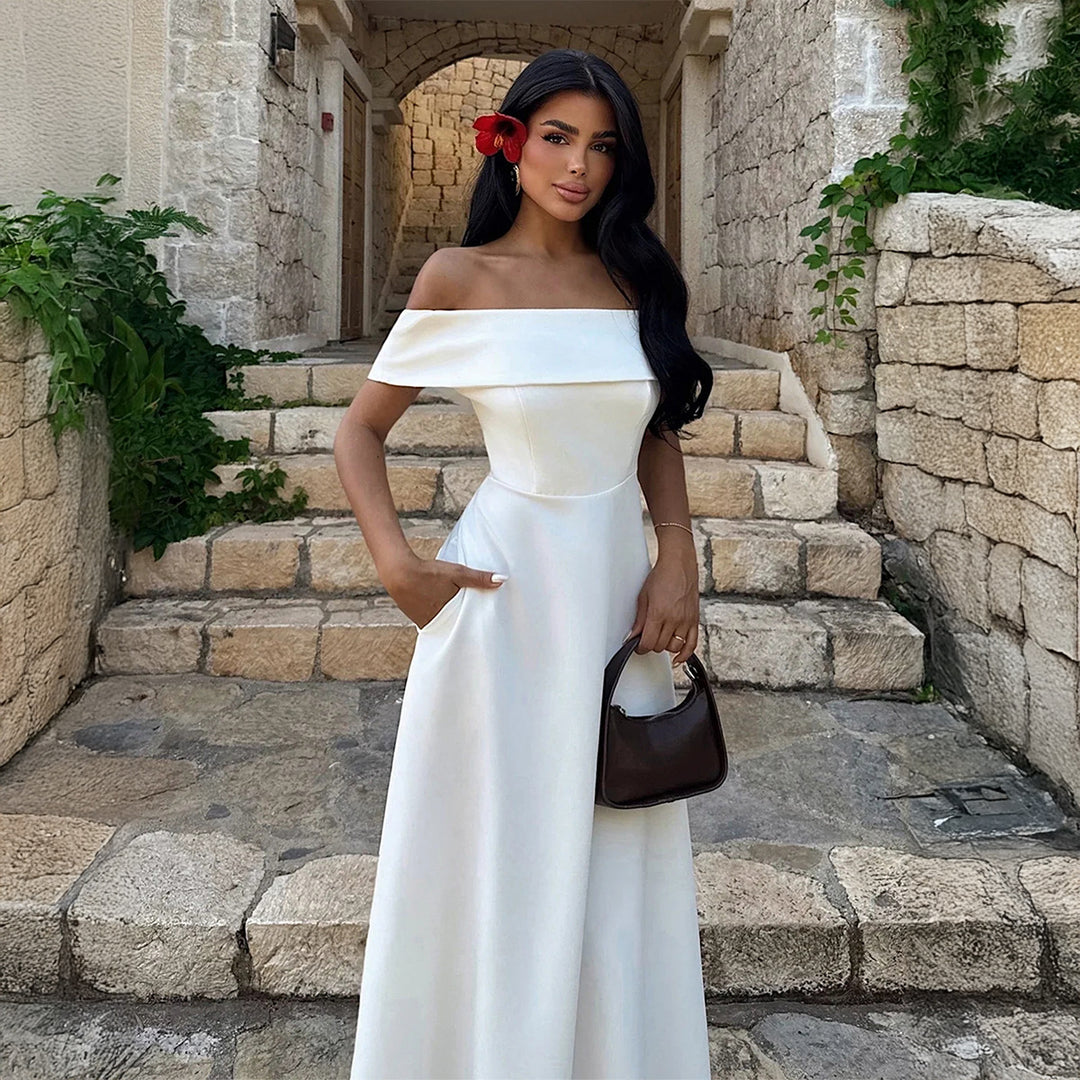 Dam Off-Shoulder Maxiklänning med fickor och elegant silhuett Mirla-Eva Jonsson