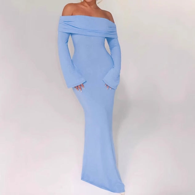 Dam Off-Shoulder Maxiklänning med kreativa cut-out-detaljer och figurnära design Mirla-Eva Jonsson