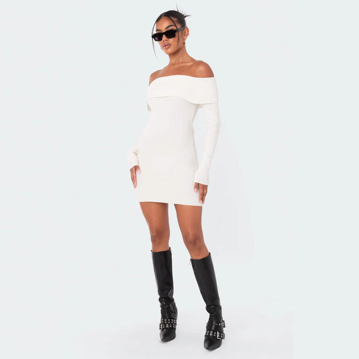 Dam Off-Shoulder Stickad Klänning med figurnära passform och ribbdetaljer Mirla-Eva Jonsson